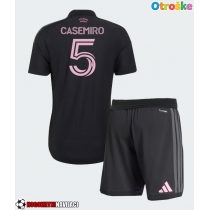 Otroške Nogometnih dresov Inter Miami Casemiro #5 Gostujoči 2026-27 Kratki rokavi (+ hlače)